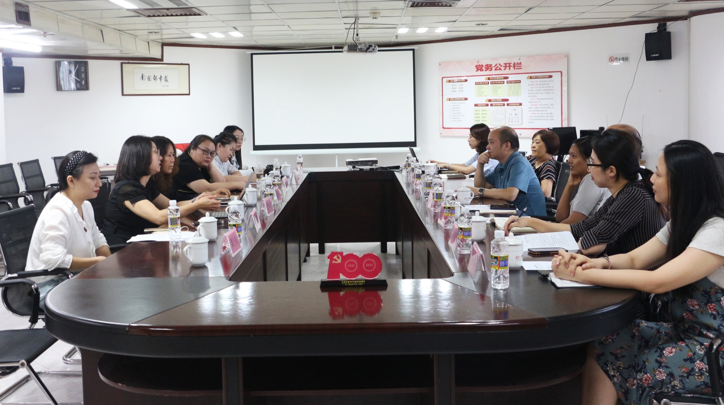 座谈会现场1.jpg