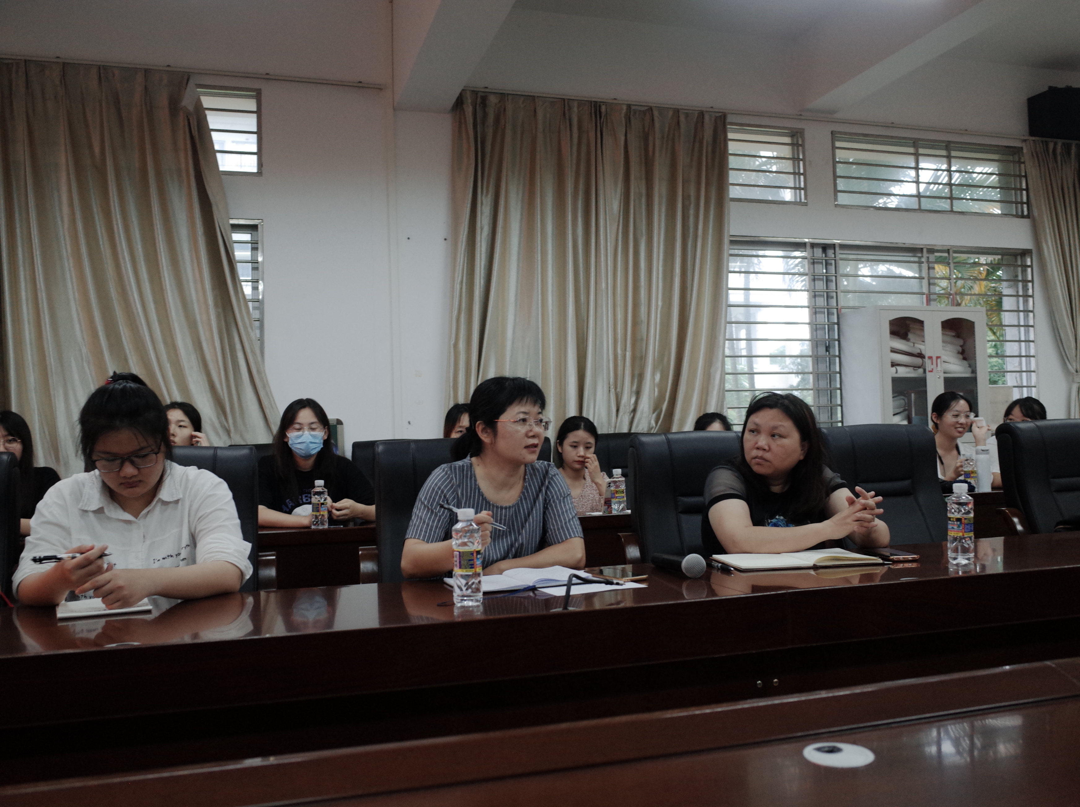 提升教学质量学生代表交流会2.jpg